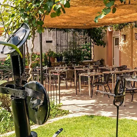 Restaurant Les Touristes فال لي با